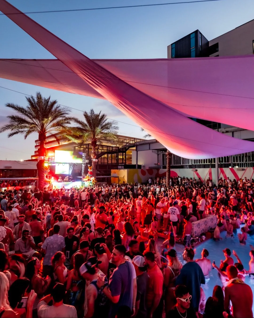 Dayclub pool party